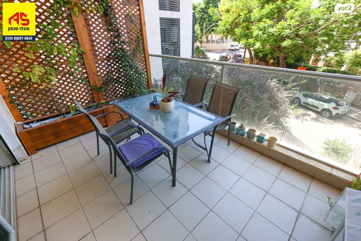 דירה, המייסדים, קזן, רעננה