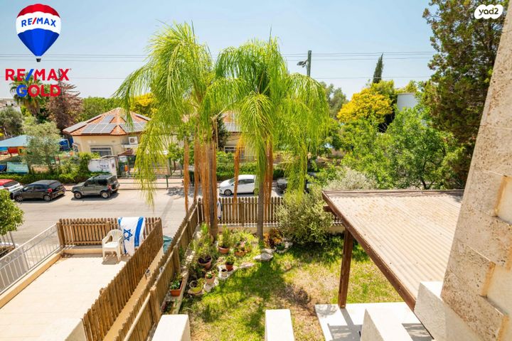 דו משפחתי, הזית, לפיד, לפיד