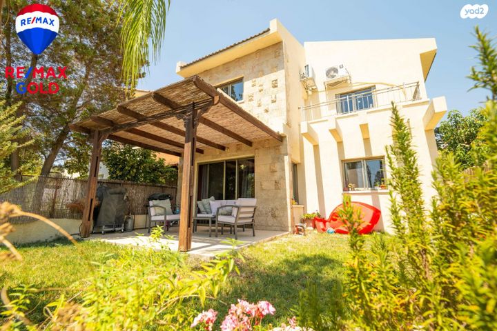 דו משפחתי, הזית, לפיד, לפיד