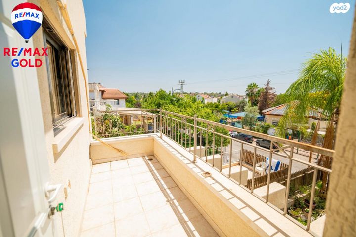 דו משפחתי, הזית, לפיד, לפיד