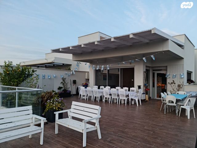 גג/ פנטהאוז, הוד השרון