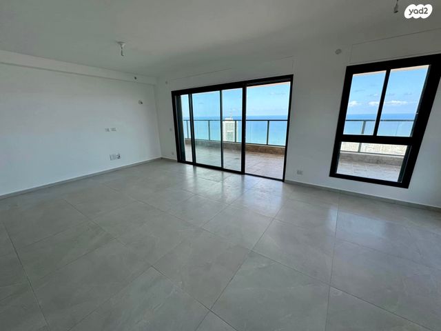 דירה, אמנון ליפקין שחק, נוף הטיילת, נתניה