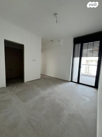 דירה, צבי הירשפלד, רמז, מערב ותיק, ראשון לציון