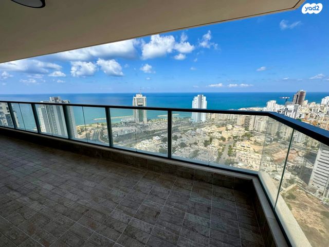 דירה, אמנון ליפקין שחק, נוף הטיילת, נתניה