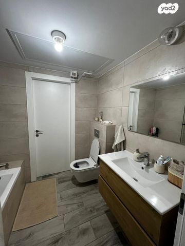 דירה, דרך ארץ, עיר היין, אשקלון