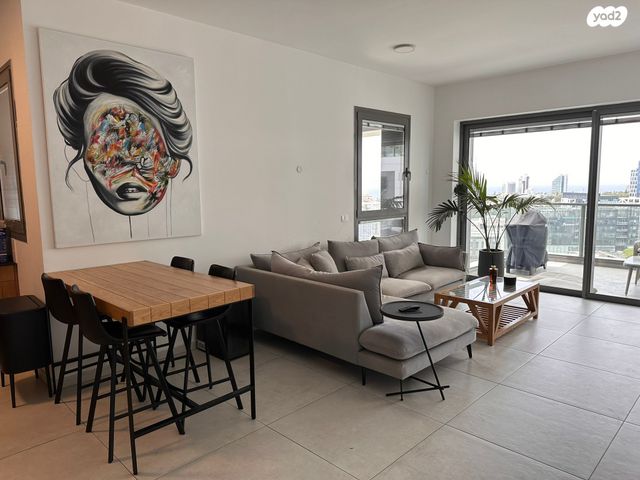 דירה, אריק איינשטיין, הרצליה ב', הרצליה