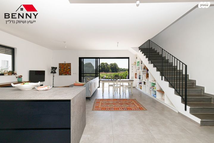 דופלקס, תל מונד