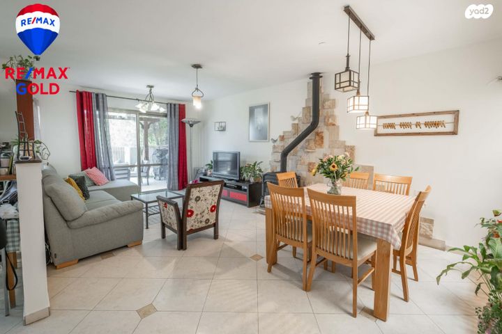 דו משפחתי, הזית, לפיד, לפיד