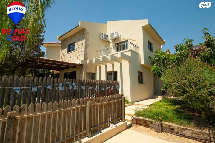 דו משפחתי, הזית, לפיד, לפיד