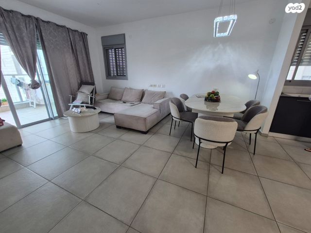 דירה, כליל החורש 9, יצחק שמיר, נהריה