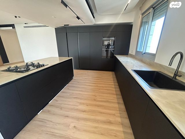 גג/ פנטהאוז, קרל פופר 15, קרית המדע, נתניה