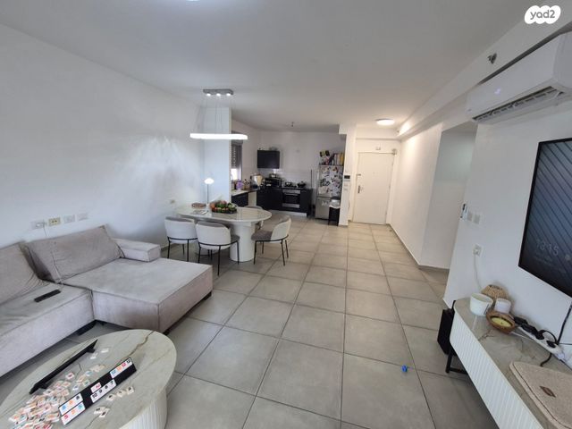 דירה, כליל החורש 9, יצחק שמיר, נהריה