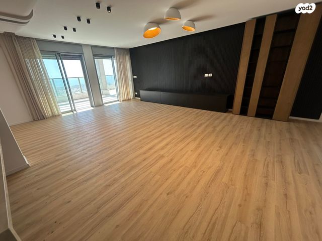 גג/ פנטהאוז, קרל פופר 15, קרית המדע, נתניה