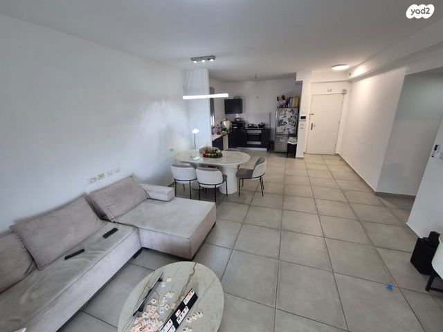 דירה, כליל החורש 9, יצחק שמיר, נהריה