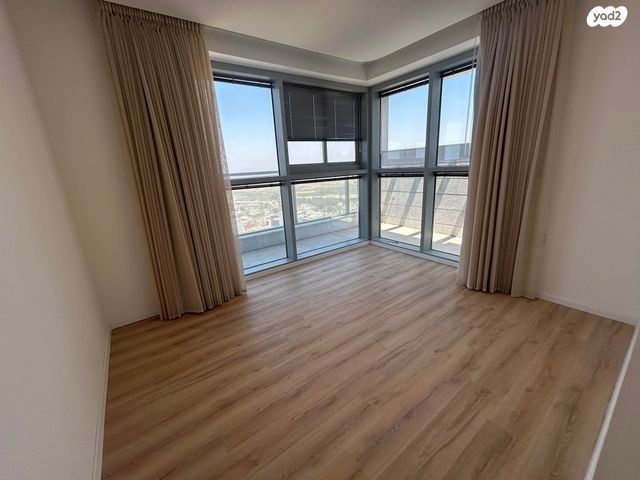 גג/ פנטהאוז, קרל פופר 15, קרית המדע, נתניה