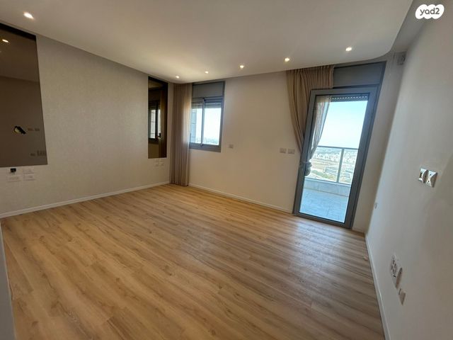 גג/ פנטהאוז, קרל פופר 15, קרית המדע, נתניה