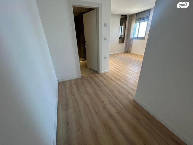 גג/ פנטהאוז, קרל פופר 15, קרית המדע, נתניה