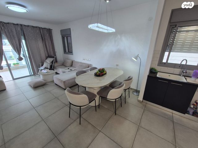 דירה, כליל החורש 9, יצחק שמיר, נהריה