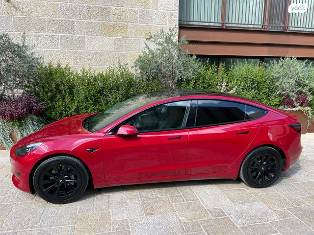 מודעת רכב טסלה מודל 3