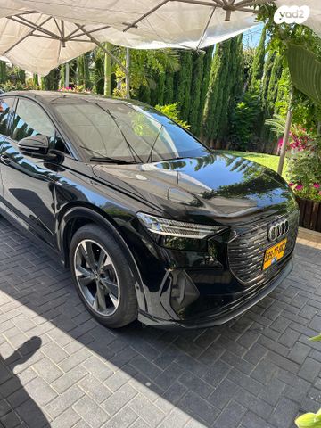 מודעת רכב אאודי Q4 e-tron