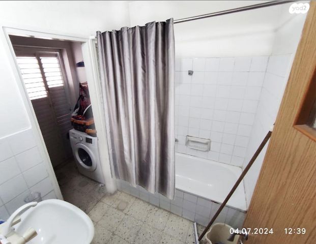 דו משפחתי, צמח 59, בתרא, קצרין