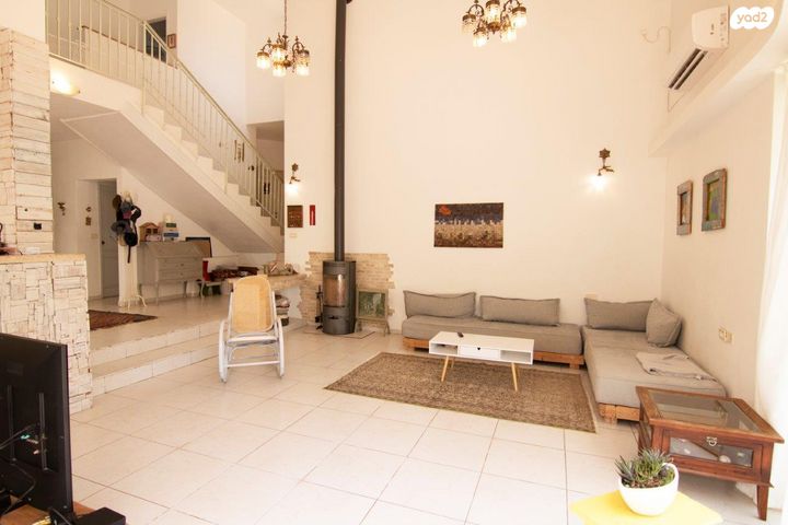 בית פרטי/ קוטג', הדר עם, הדר עם