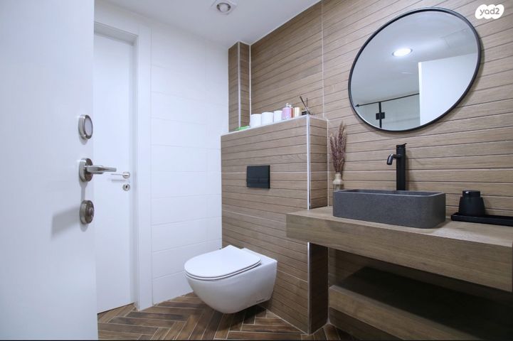 דירה, עפרה חזה, משכנות האומנים, קרית מוצקין