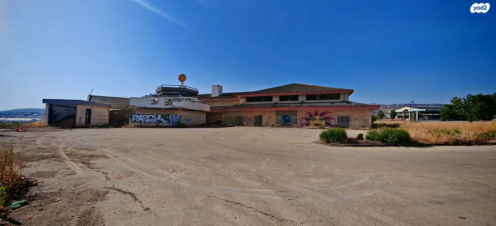 חנויות/ שטח מסחרי