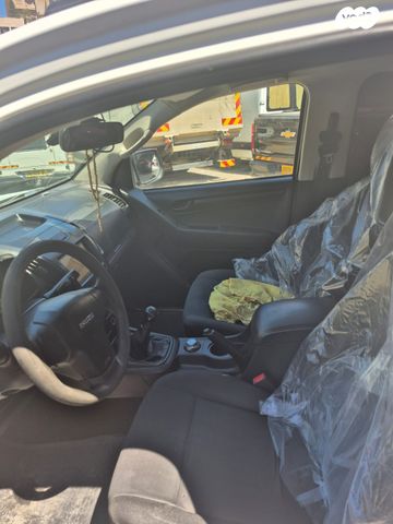 איסוזו די-מקס