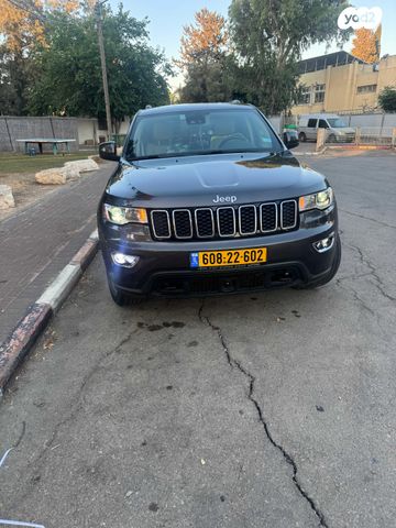 מודעת רכב ג'יפ גרנד צ'ירוקי