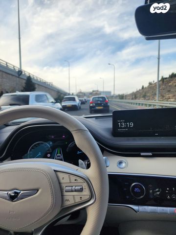מודעת רכב ג'נסיס GV70