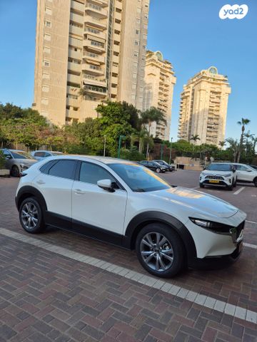מודעת רכב מאזדה CX-30