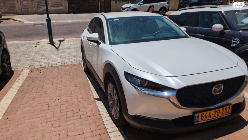 מודעת רכב מאזדה CX-30