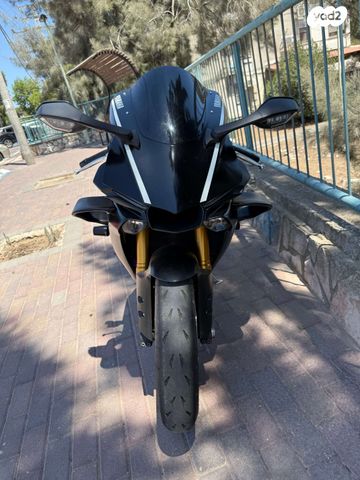 מודעת רכב ימאהה YZF-R1