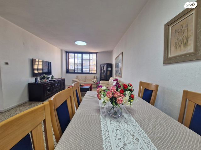 דירה, דוד רמז, רחובות