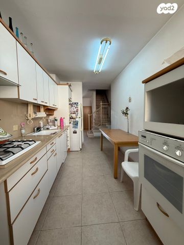 גג/ פנטהאוז, אנילביץ', שיכון ותיקים, חולון