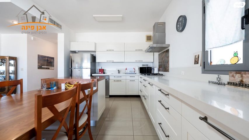 דירה, כרמל, אחוזת הנשיא, רחובות