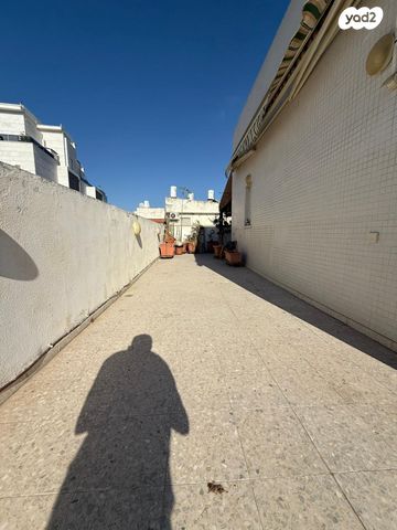 גג/ פנטהאוז, אנילביץ', שיכון ותיקים, חולון