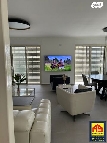 דו משפחתי, הר כתרון, צור הדסה