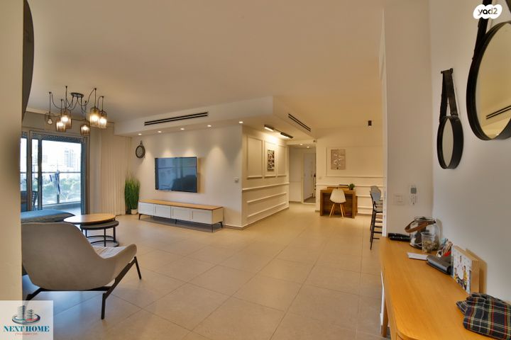 דירה, דליה רביקוביץ, נאות שמיר, יבנה