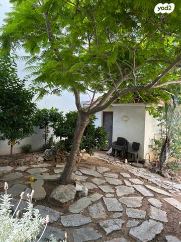 דו משפחתי, טרומפלדור, זכרון יעקב