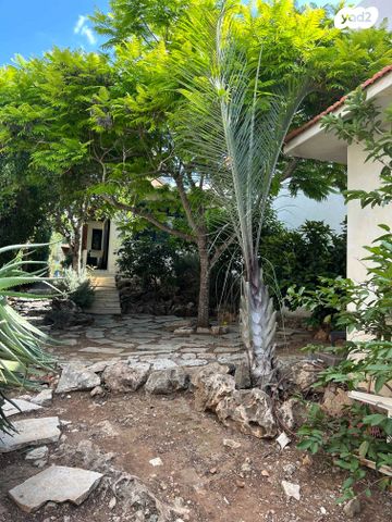 דו משפחתי, טרומפלדור, זכרון יעקב