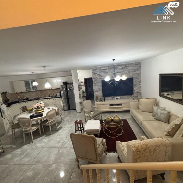 דירה, רמב"ם, רמב"ם, טירת כרמל