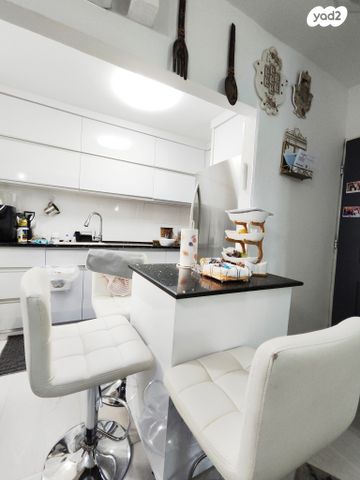 דירה, אבן עזרא, באר שבע