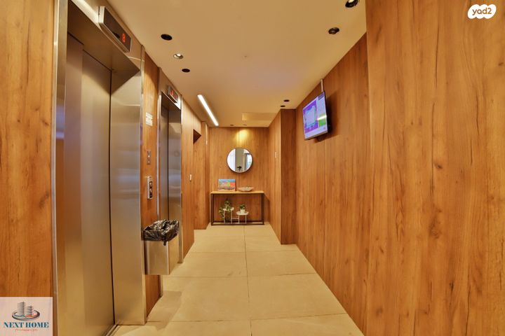 דירה, דליה רביקוביץ, נאות שמיר, יבנה