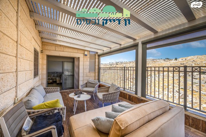 דירה, יצחק רפאל, חומת שמואל, הר חומה, ירושלים