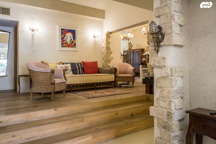 דו משפחתי, נווה אפק, ראש העין