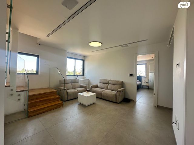 גג/ פנטהאוז, מרדכי כספי, ירושלים