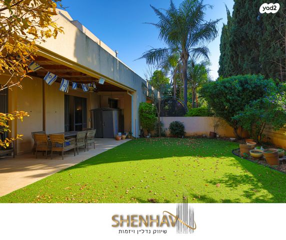 דו משפחתי, תל מונד