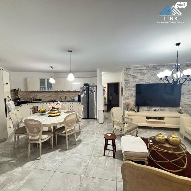 דירה, רמב"ם, רמב"ם, טירת כרמל